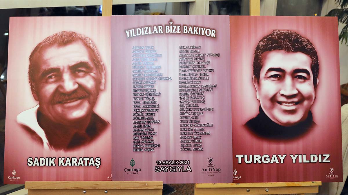 Yıldızlar Bize Bakıyor