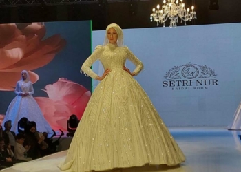 2022 gelinlik defilesinde 85 gelinlik sergilendi