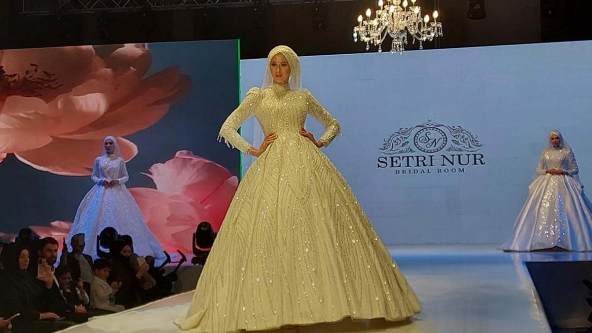 2022 gelinlik defilesinde 85 gelinlik sergilendi