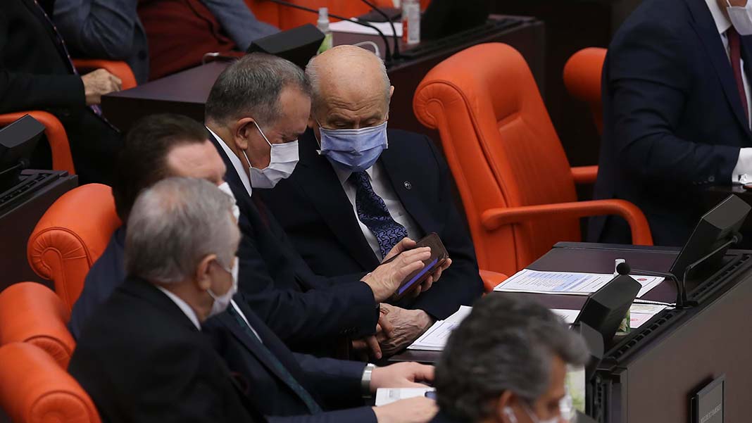 " Tartışılmayacak konu yoktur, insana saygı sebebiyle kullanılamayacak üslup vardır"