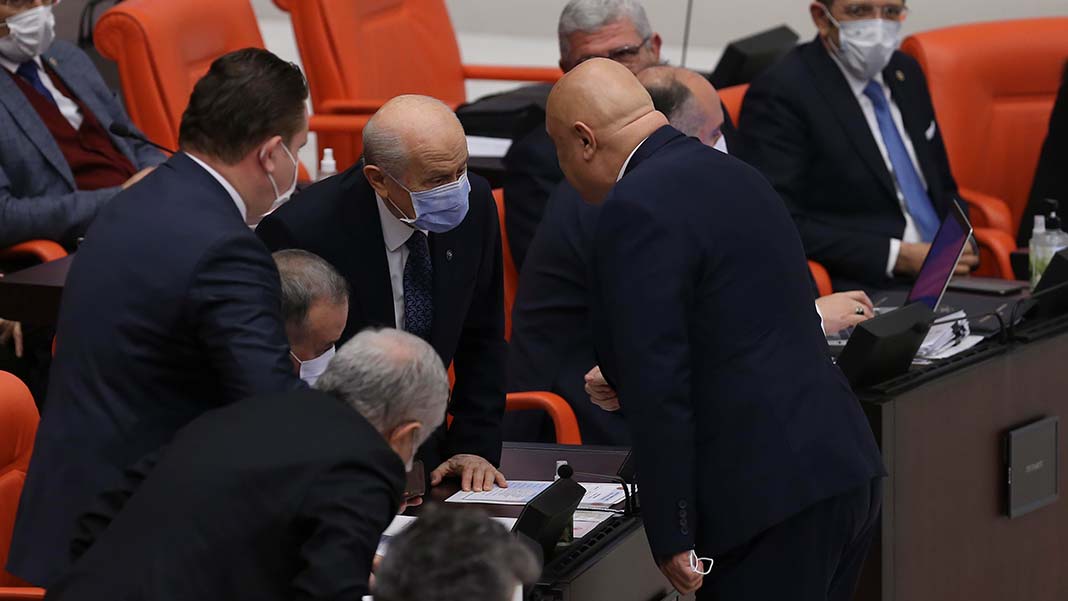 " Türkiye ekonomisiyle ilgili endişe ve karamsarlık havası yaymak, kriz ve kaos ortamı oluşturmak için var gücüyle uğraşanlar bulunmaktadır."