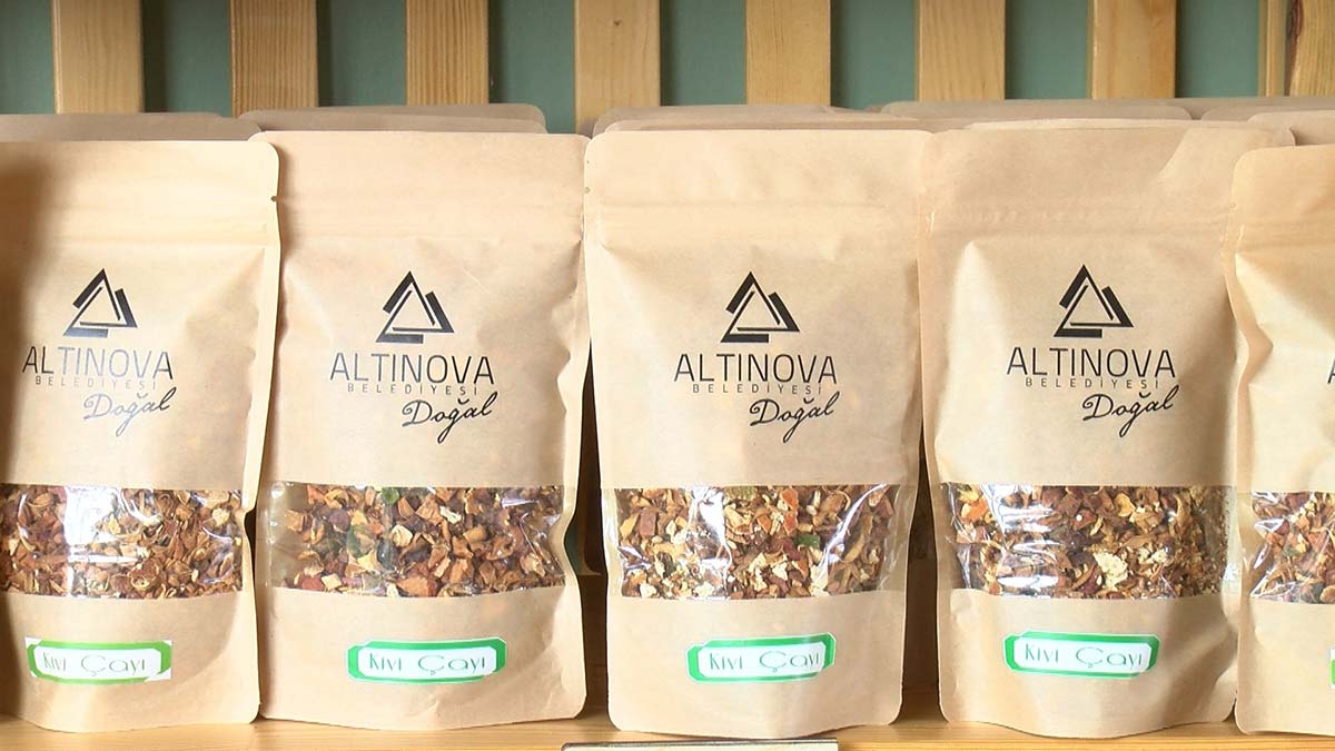 İşletmesi Altınova Belediyesi'nce yürütülen tesisin ziyaretçiler, burada hasat edilen bitkilerden elde edilen şifalı çaylardan da içebiliyor.