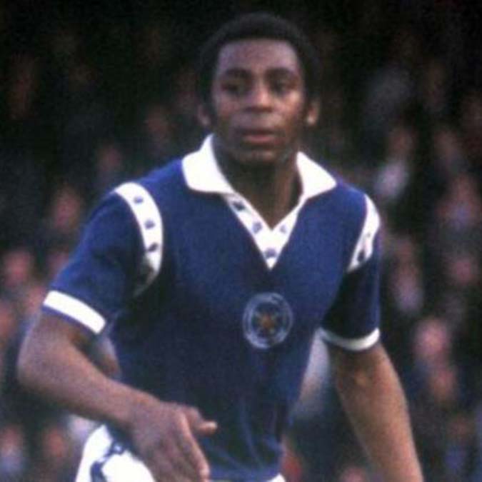 İngiliz Futbolu siyahilere karşı ayrımcılık yapıyor mu?