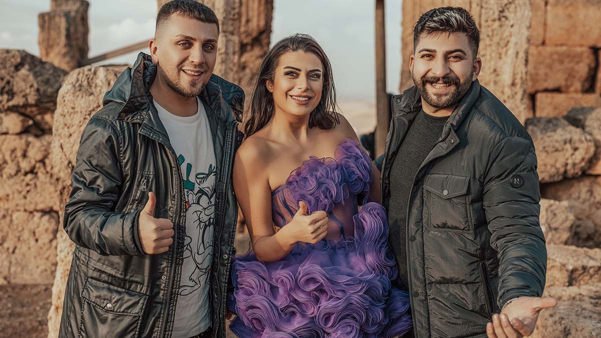 " Biz de bu tarihi dokuyu tüm dünyaya duyurabilmek için Diyarbakırlı bir modacı ve fotoğrafçıyla moda çekimi gerçekleştirdik"