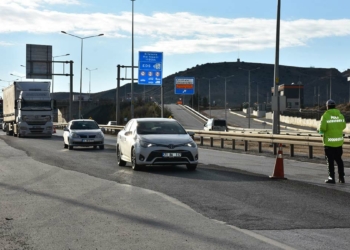 43 ilin geçiş noktasında kış lastiği denetimi