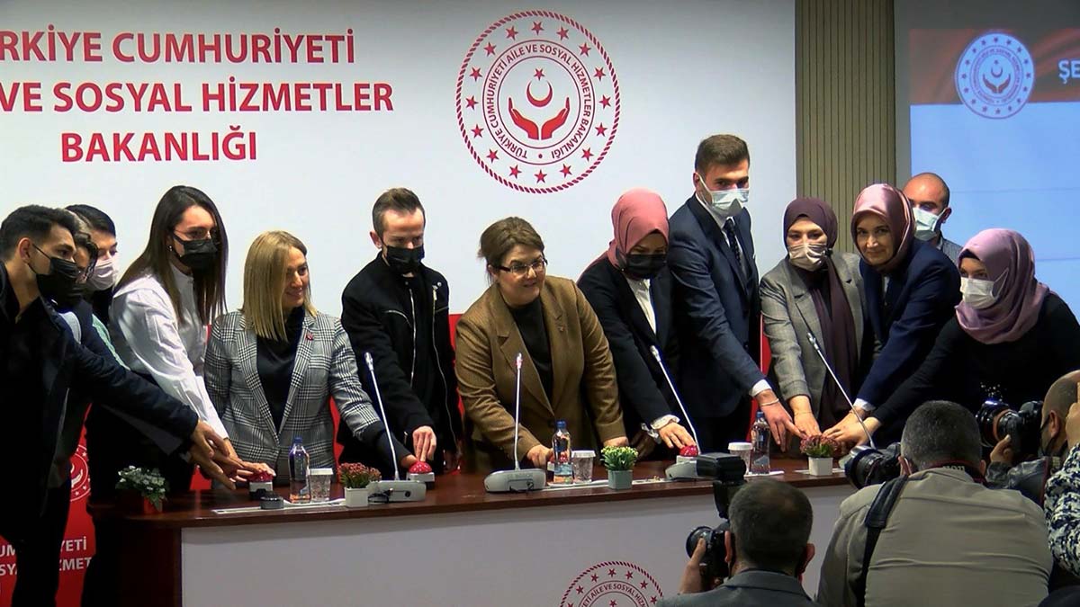 " Bizim için çocuklarımız genel olarak çok kıymetli ancak şehitlerimizin ve gazilerimizin çocukları biraz daha kıymetli"