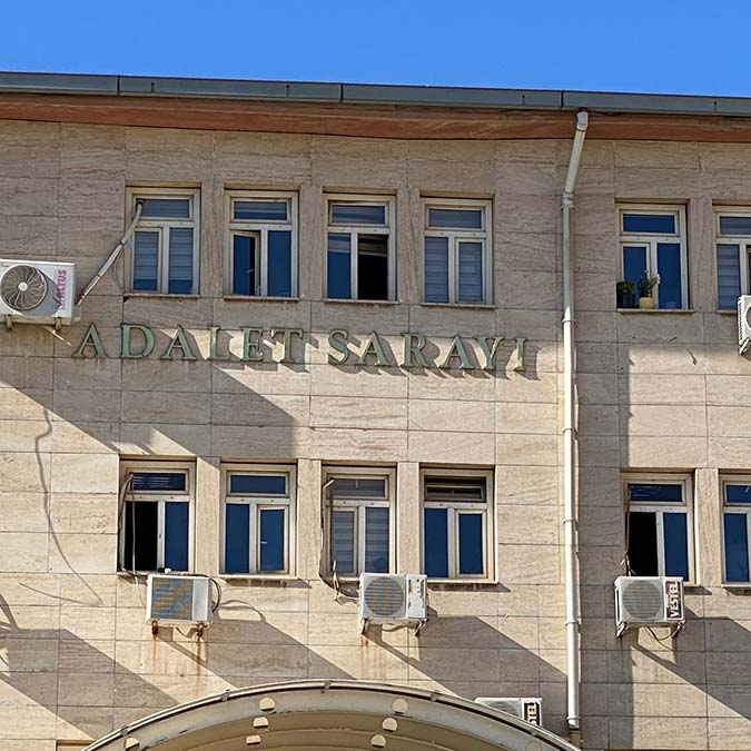 Mahkeme heyeti Hüseyin Osmanpur’un tutukluluk halinin devamın karar vererek, duruşmayı ileri bir tarihe erteledi 