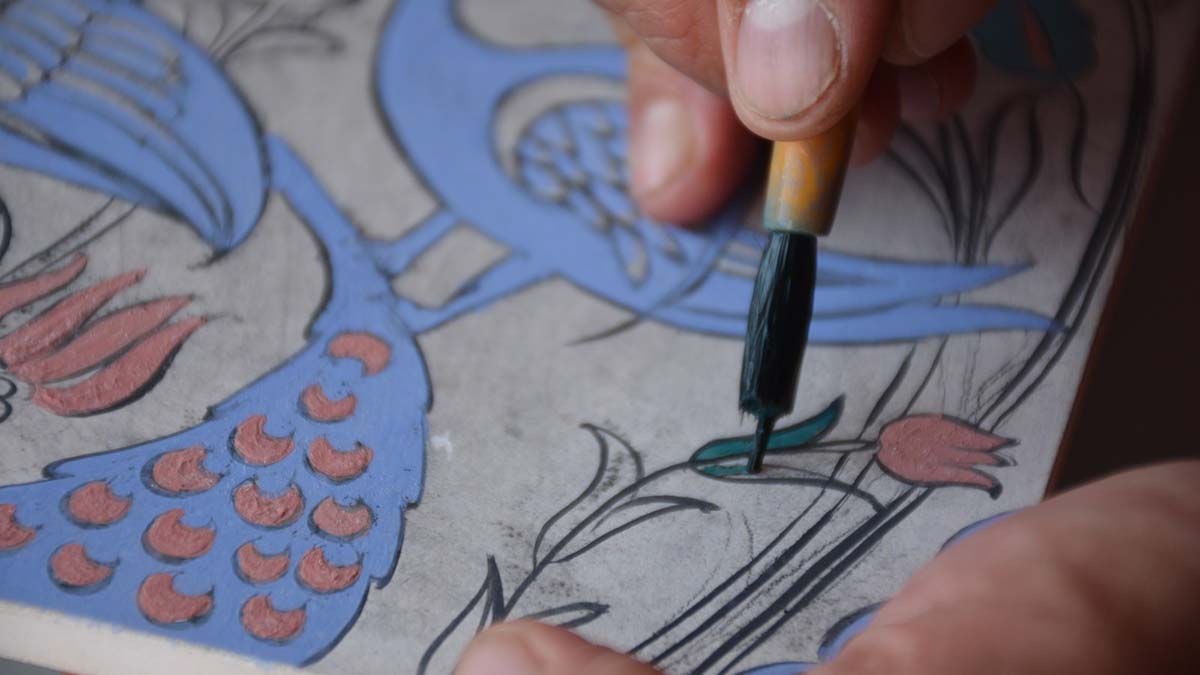 Kültür ve Turizm Bakanlığı Somut Olmayan Kültürel Miras Taşıyıcılarını Değerlendirme Kurulu'nca geleneksel sanatlarla ilgilenen 606 ustaya 'sanatçı tanıtma kartı' verildi.