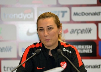 A Milli Kadın Futbol Teknik Direktörü: Gurur duydum