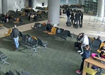 ABD'li diplomat pasaportunu satarken yakalandı