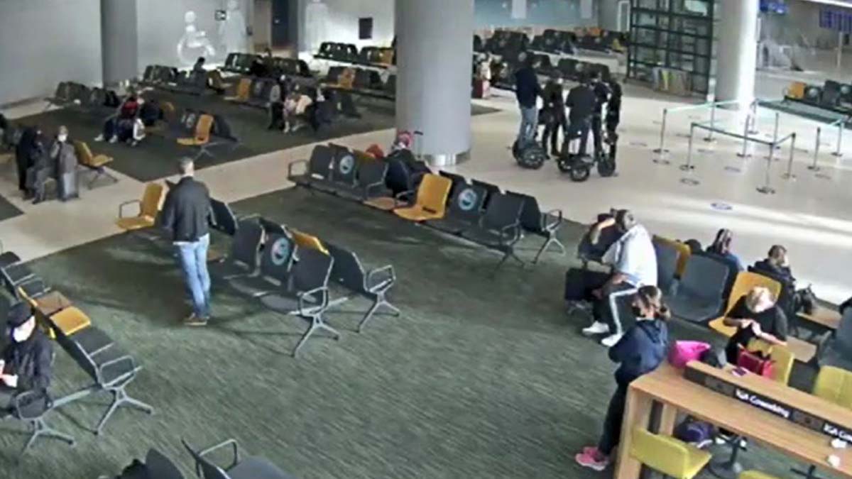 ABD'li diplomat pasaportunu satarken yakalandı