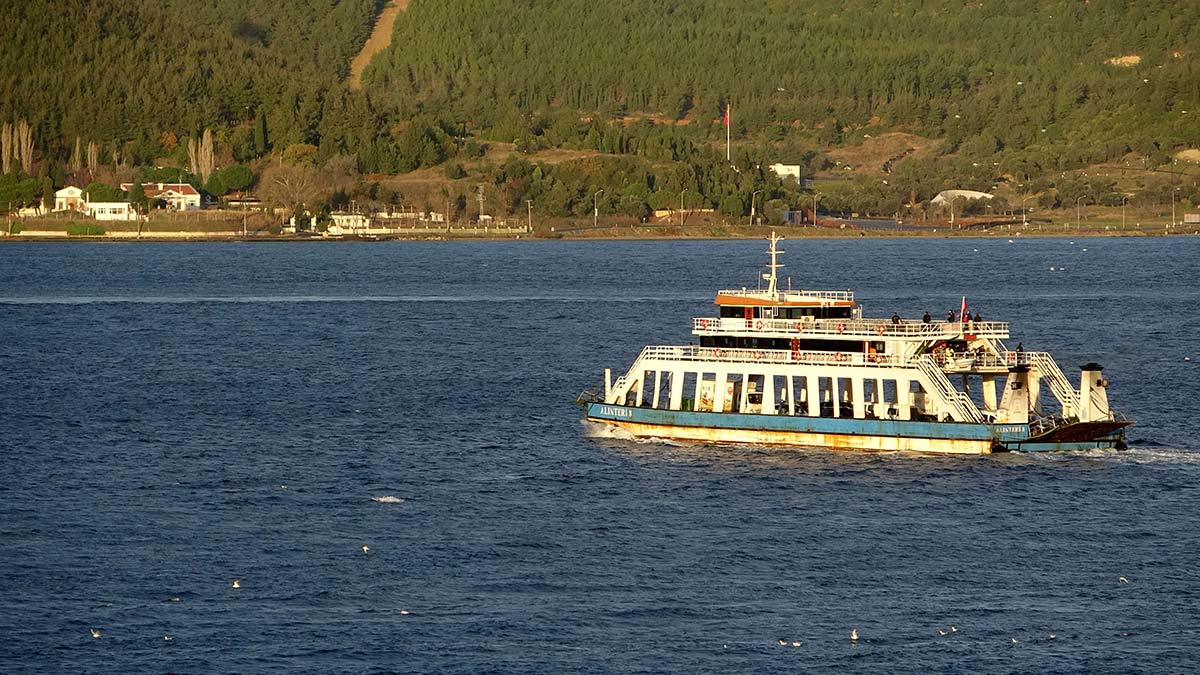 Adalara bazı feribot seferleri iptal edildi