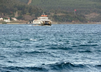 Adalara tüm feribot seferleri lodos nedeniyle iptal