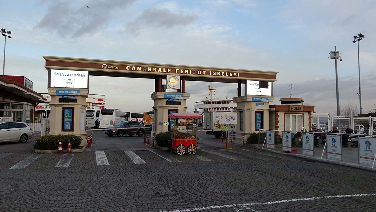 Gökçeada ve Bozcaada feribot seferlerine 'lodos' engeli