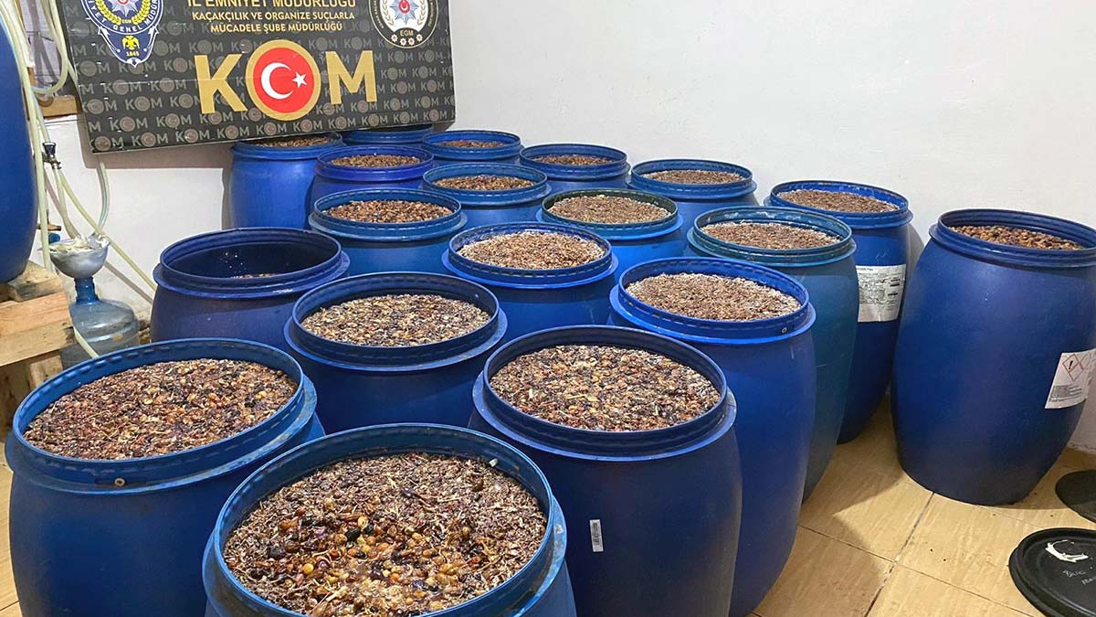 Adana'da Zehir operasyonunda 10 adrese baskın