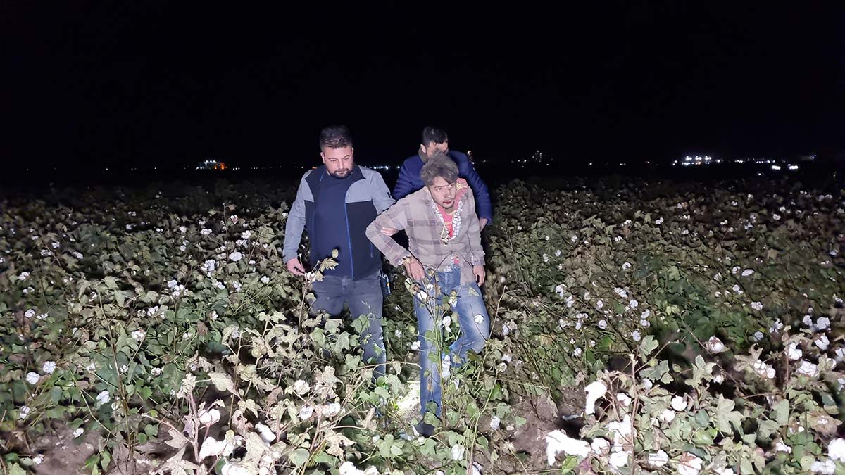 Kazayı hafif sıyrıklarla atlattığı belirlenen göçmenler, ambulansta tedavi edildi