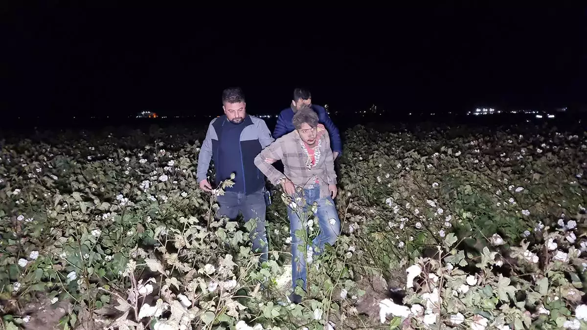 Kazayı hafif sıyrıklarla atlattığı belirlenen göçmenler, ambulansta tedavi edildi