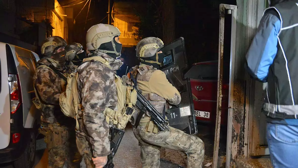 Adanada yilbasi oncesi torbaci operasyonu 3 - yerel haberler - haberton