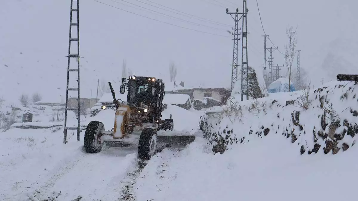 Ağrı'da 69 köyün yolu ulaşıma kapandı