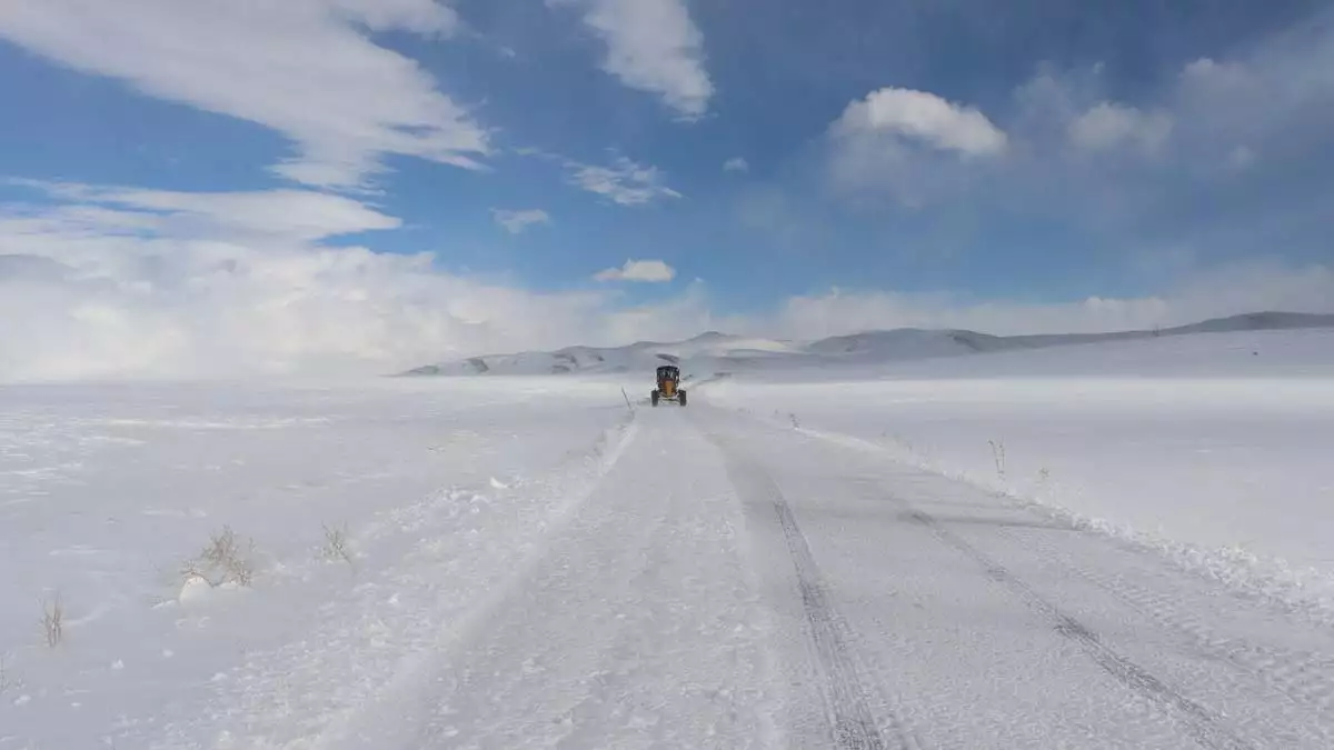 Agrida koy yollarina kar yagisi ve tipi engeli 3 - yerel haberler - haberton