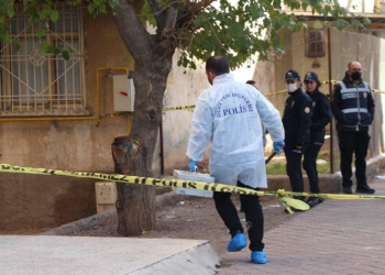 Aile içi şiddet faciasında oğlunu öldürdü
