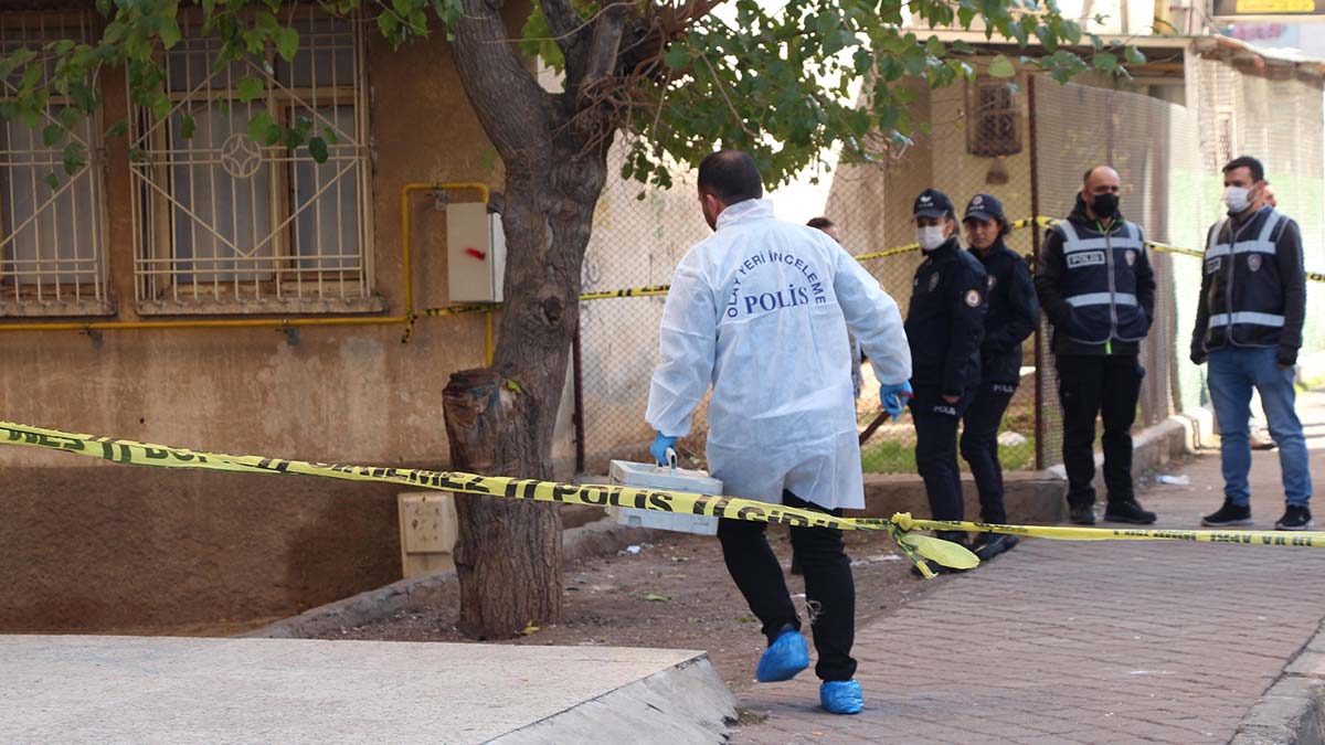 Aile içi şiddet faciasında oğlunu öldürdü