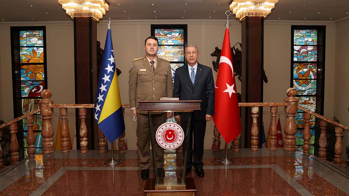Akar, Bosna Hersek Genelkurmay Başkanı ile görüştü