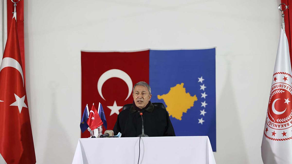 "Elimizden geldiğince onların buradaki hayatlarını kolaylaştırmak için, savunma ve güvenlik konularında onlara katkı sağlamak için buradayız"