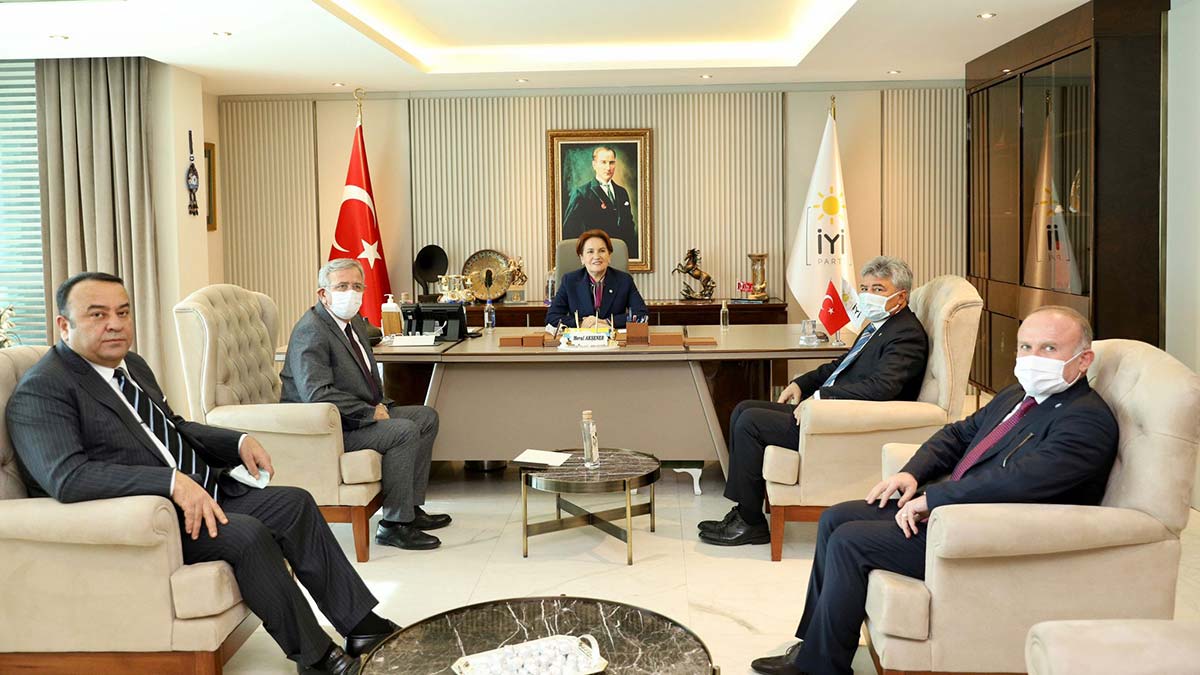 Akşener ve Yavaş'ın gündemdeki konular üzerinde fikir alışverişinde bulunduğu belirtildi.