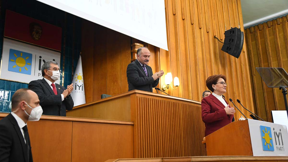 " Ekonomiye güven arttı mı? Hayır. Çünkü kimse önünü göremiyor"