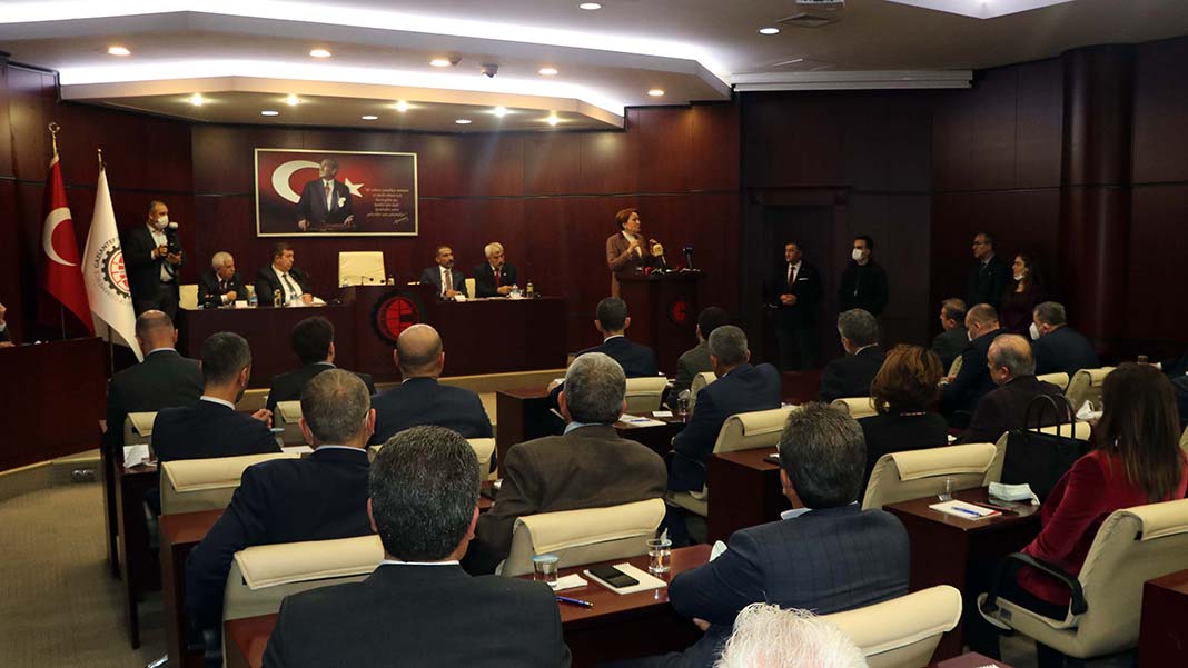 " Gaziantep, işçisiyle ve işvereniyle bunu çok güzel başardığı için farklı bir şehir ve ekonomik olarak büyüyor."