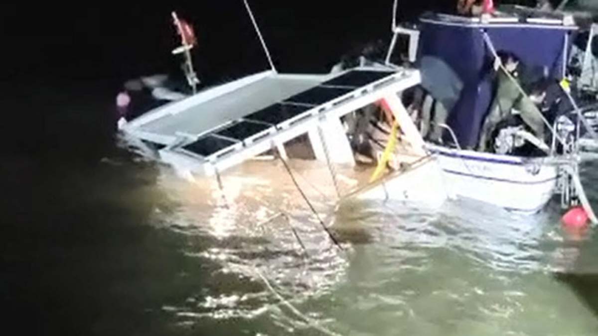 Bir teknenin batma anı, cep telefonu kamerasıyla kaydedildi