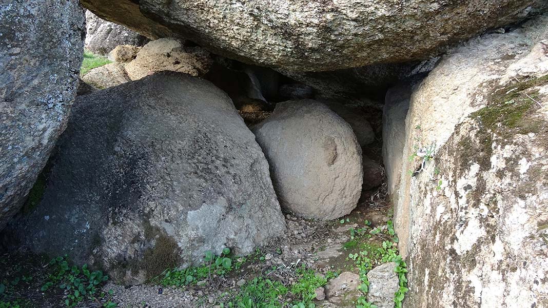 " Yüzeysel araştırmalardan sonra kazı çalışmalarına geçilerek buranın tüm dünyaya bir tarihsel ve kültürel anlamda bir katkı sağlayacağını düşünüyoruz"