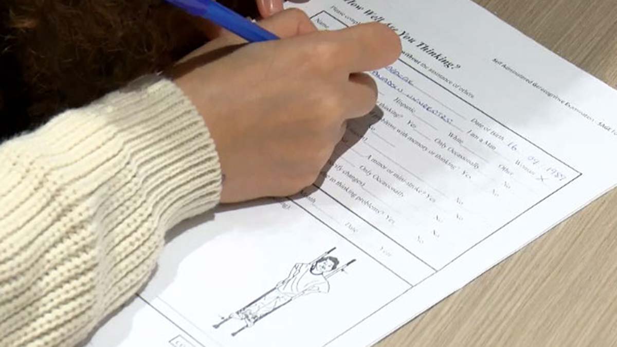 " Örnek verecek olursak 15 dakika süren bir test bu. Onun dışında pandemi döneminde hastalar evden çıkamadığı için evde kendi kendine uygulanabiliyor. Yani bir nöroloğa ya da psikoloğa ihtiyaç duyulmuyor."