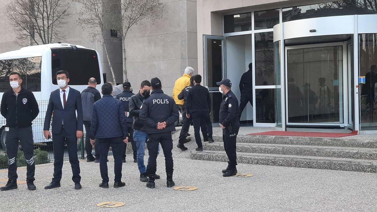 Amiraller darbeden ilham alarak bildiri hazırlamış