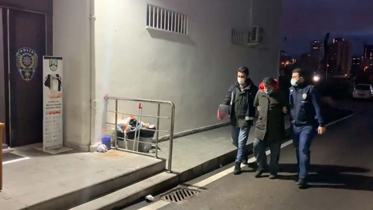  Şafak vakti düzenlenen eş zamanlı operasyonda 12 şüpheli, yakalanarak gözaltına alındı. 