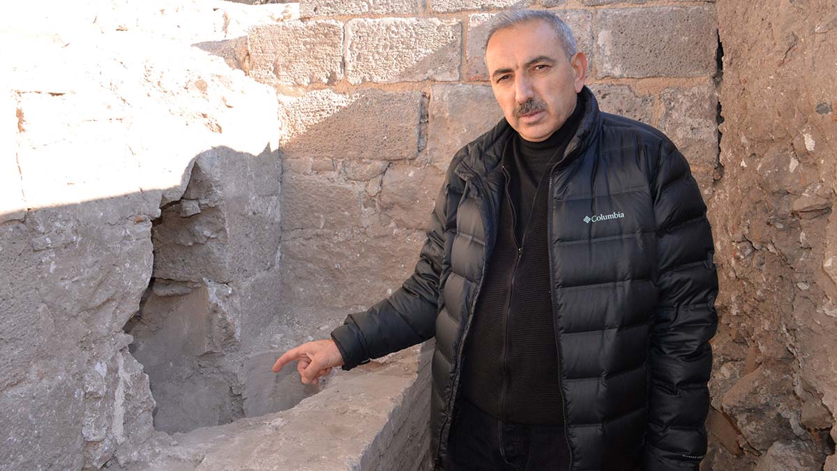 " El-Cezeri İslam medeniyetinin büyük alimlerinden ve mucitlerindendir, 25 yıl bu sarayda yaşamıştır, muhtemelen bu kalorifer sistemine de katkısı olmuştur"