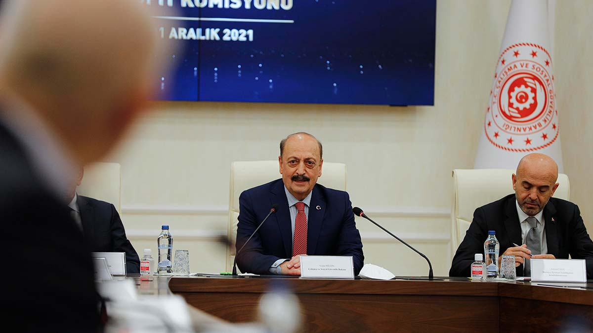 " Emekçilerin aldıkları ücret, temel ücret haline gelirse asgari ücret bunun düzenlenmesiyle ilgili çalışmalarda daha da önem kazanacaktır"