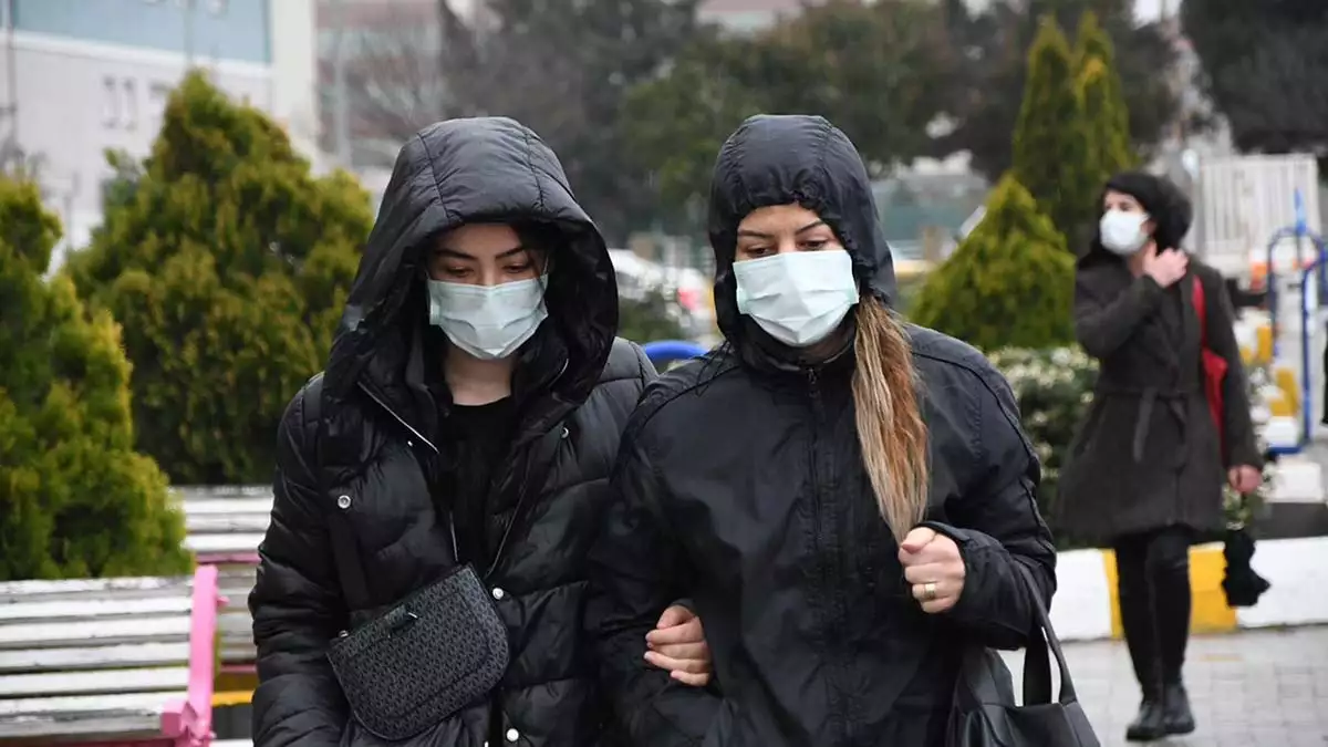 " zaman zaman farklı bölgelerdeki vaka sayılarındaki artış dikkat çekmekte"