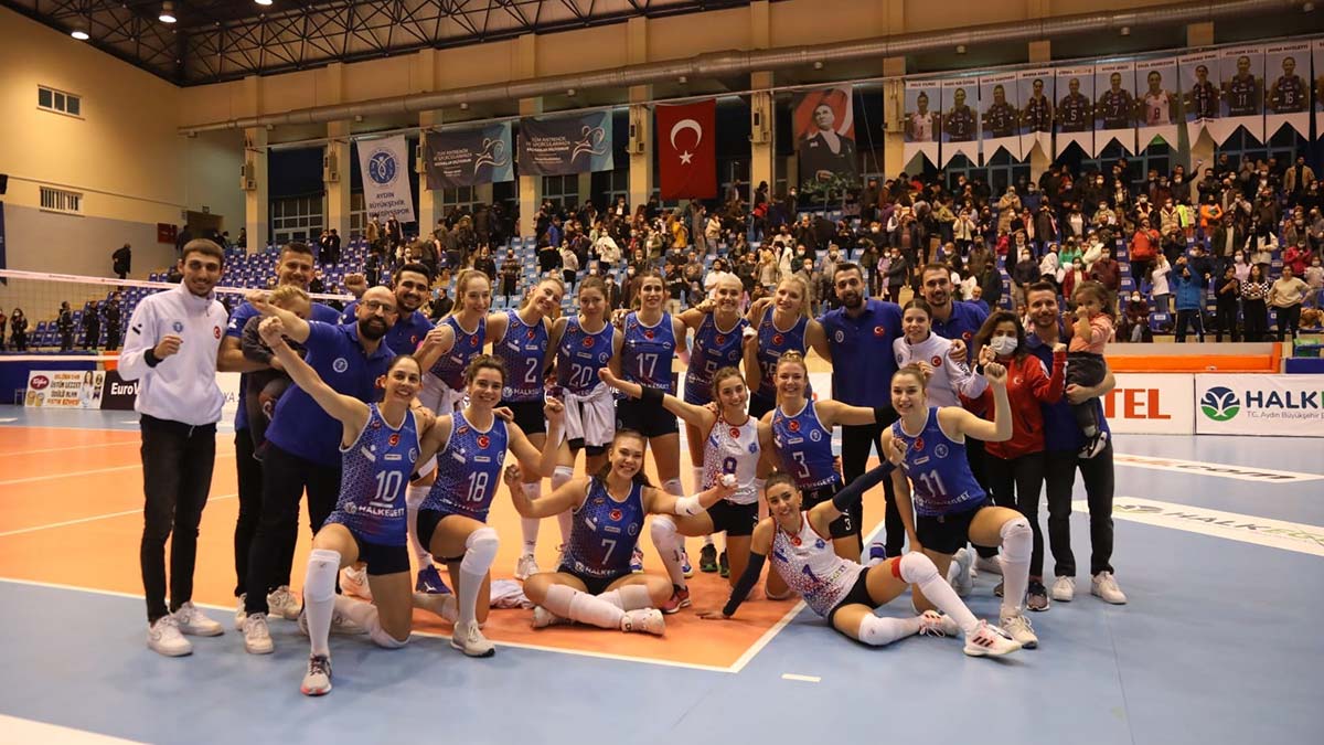 Sultanlar Macar ekibine şans tanımadı ve maçı 3-0'lık net bir skorla kazandı