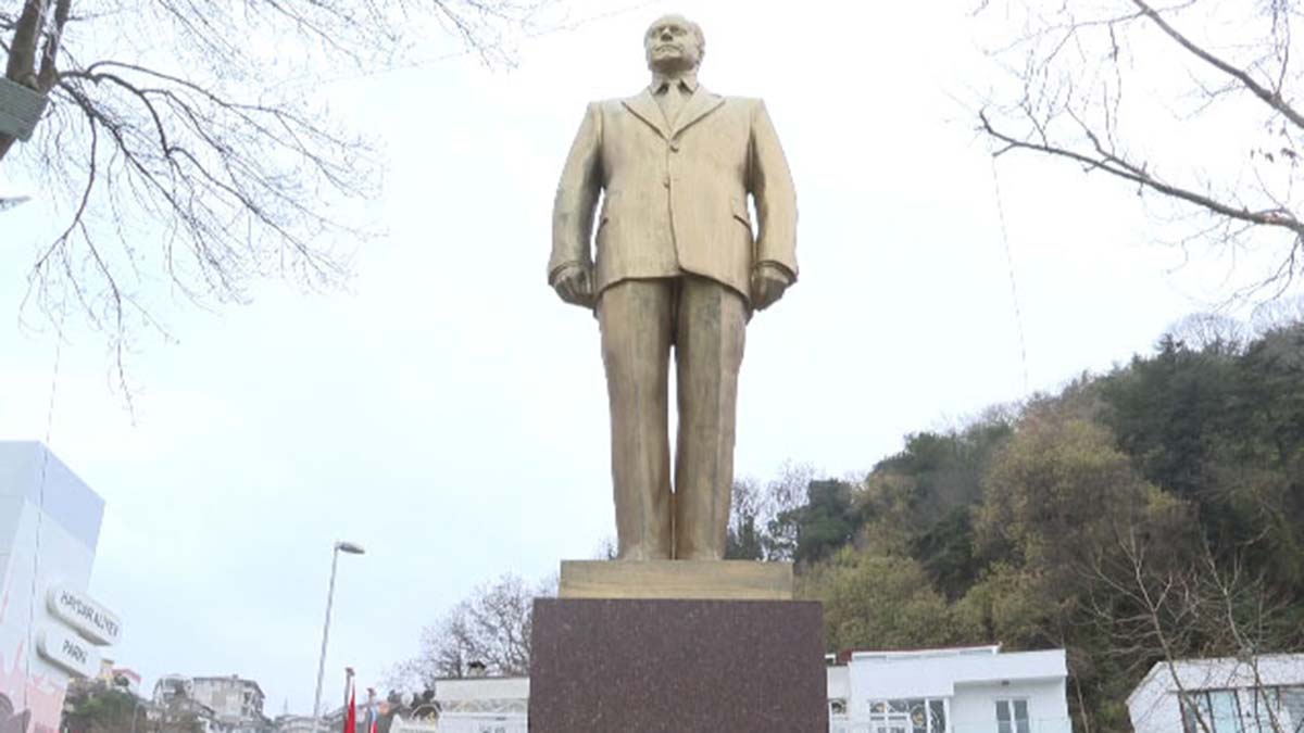 Azerbaycan'ın Milli Lideri Haydar Aliyev anıldı