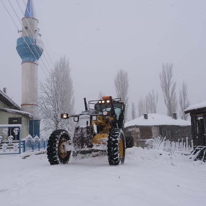 İlk kar yağışına anında müdahale