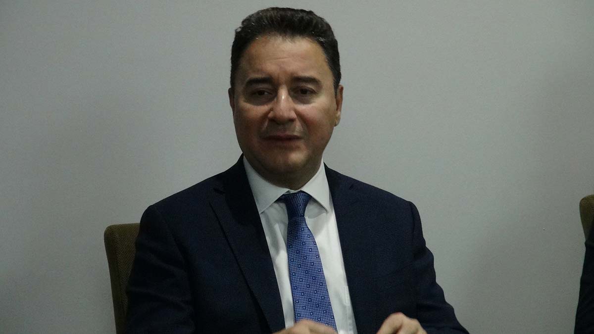 " Eylül'den bu yana 'rekabetçi kuru yani yüksek kuru savunan bir modele geçtik' diye iddia ederken, bu hafta boyunca da 'bak ne güzel kuru düşürdük' diye seviniyorlar."