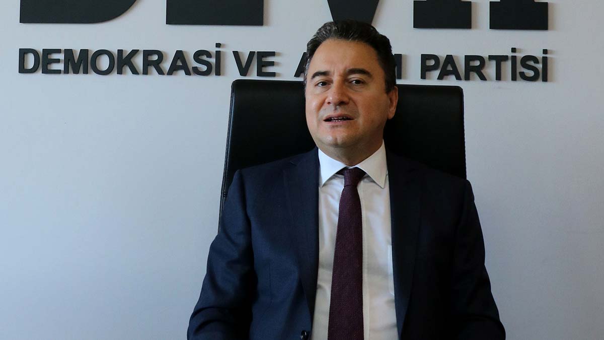 Babacan: Parti içi demokrasiye önem veriyoruz