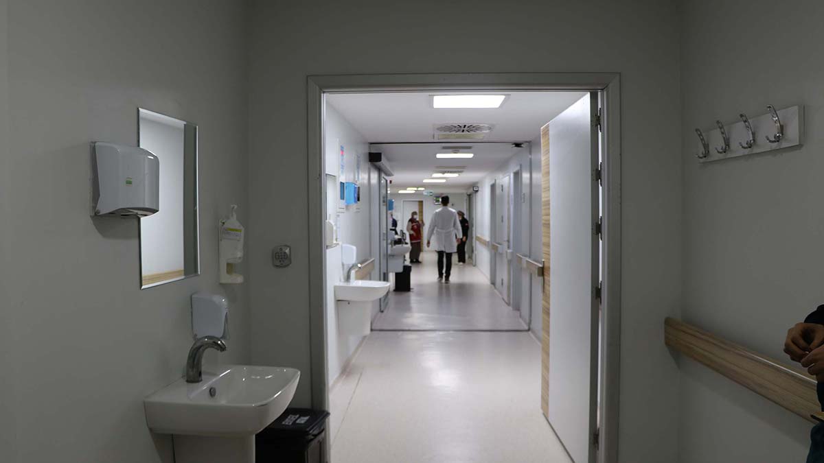 Babasının darbettiği bebeğin durumu iyiye gidiyor