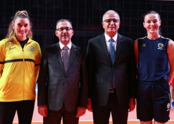 Bakan, 2021 FIVB'de mücadele edecek sporcularla buluştu