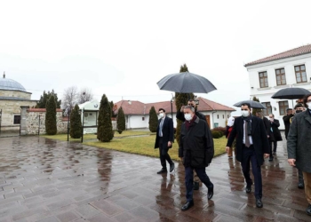 Bakan Akar Kosova'da resmi temaslarda bulundu