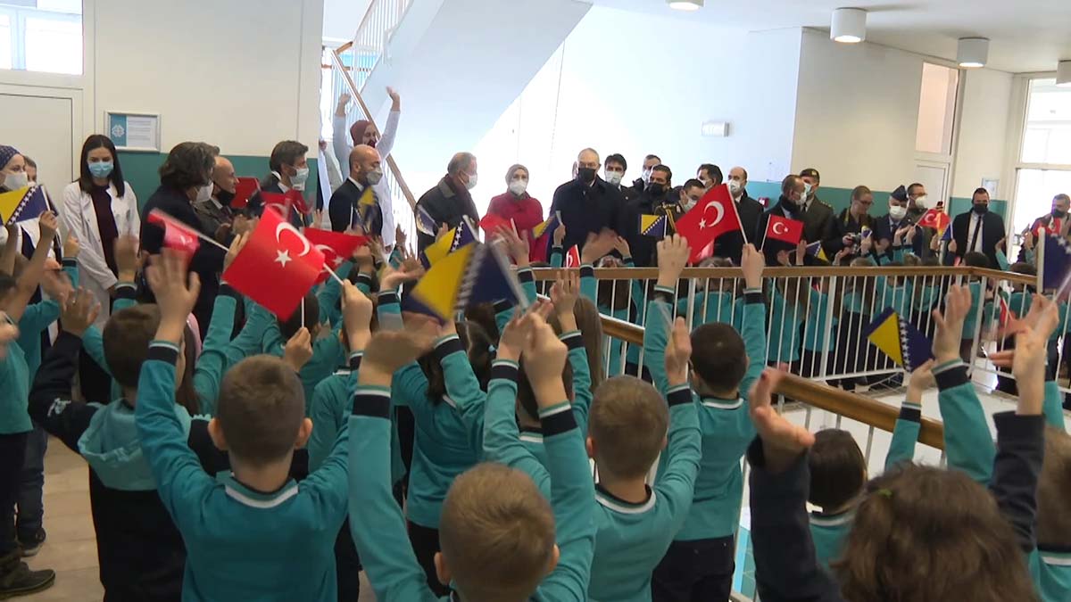 Bakan Akar Saraybosna'da Plevne Marşı ile karşılandı