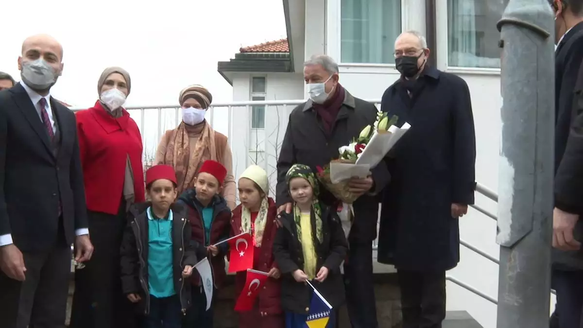 " böyle güzel bir törenle karşılanmaktan ve sizlerle bir araya gelmekten çok mutluyum"