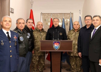 Bakan Akar: Mehmetçiğin nefesi teröristlerin ensesinde